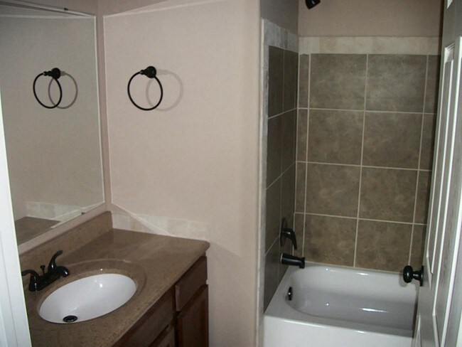 Foto del edificio - 110 Oakridge Cir