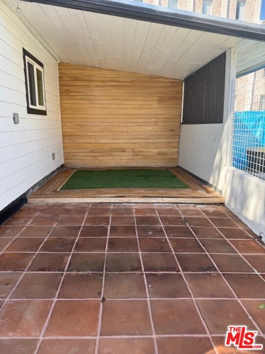 Building Photo - 607 N Gower St