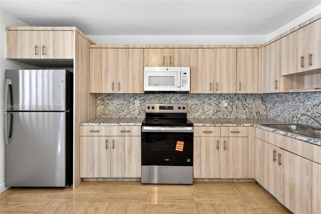 Foto del edificio - 1350 NE 149th St