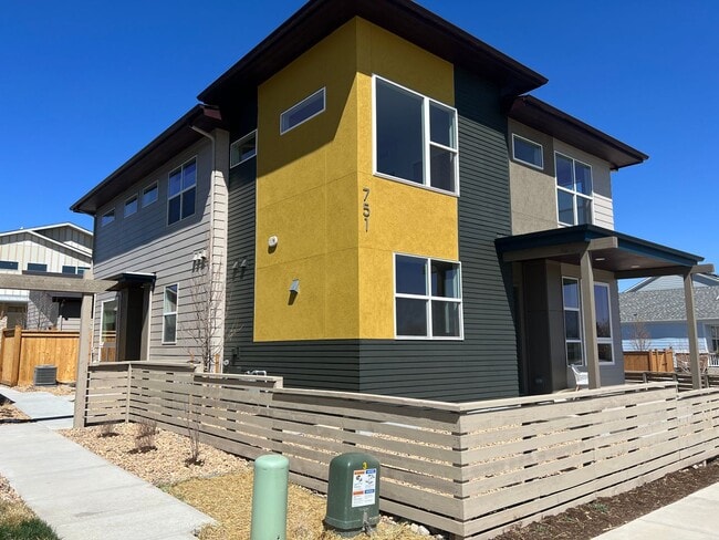 Modern 3B/4B Condo- Available June 10th - Modern 3B/4B Condo- Available June 10th