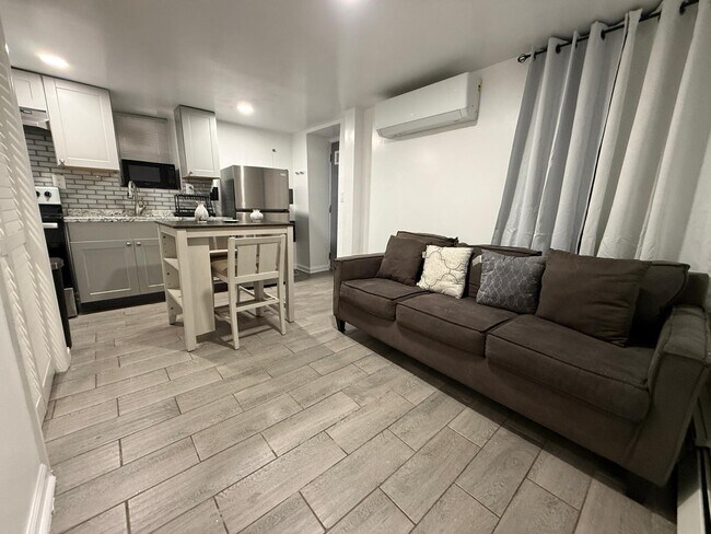 Foto del edificio - 30 Glover Ave