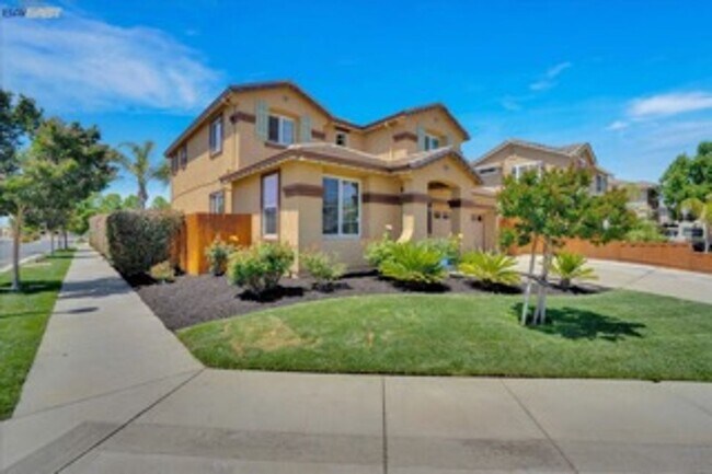 Building Photo - COMING SOON!! Spacious 4-Bedroom Home in O...