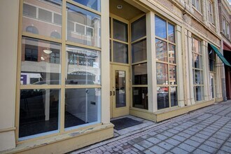 Building Photo - 10 E Main St