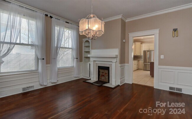 Foto del edificio - 807-809 W Franklin St