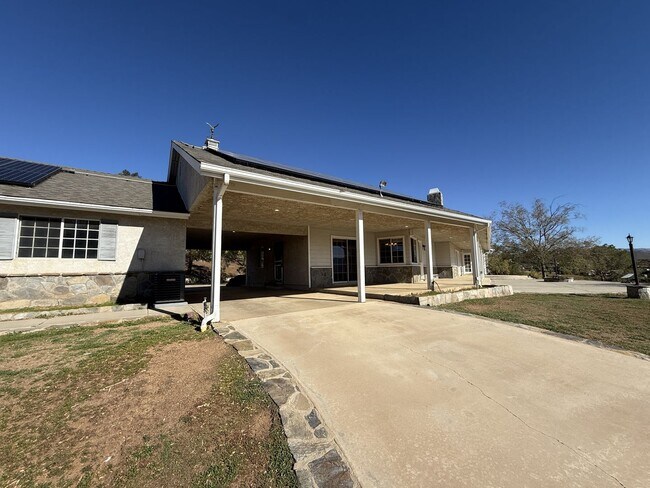 Foto del edificio - Acton 4 bedroom on Dirt Road