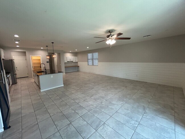 Building Photo - 21381 W Hubbell St