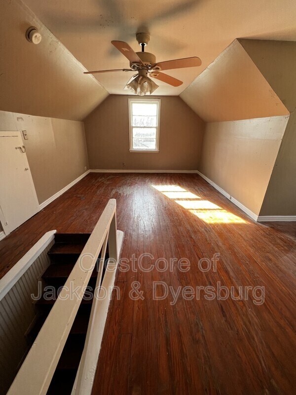 Building Photo - 604-606 Troy Ave