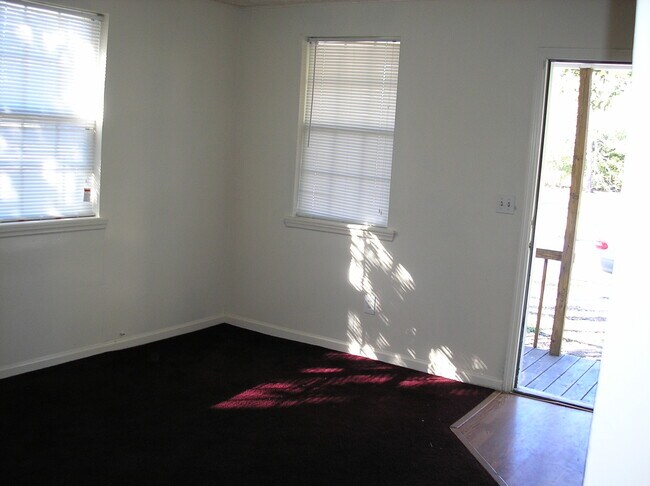 Foto del edificio - 1138 E 19th St