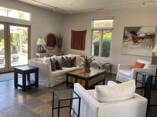 Building Photo - Furnished Shoreline Drive Home on the Mesa!