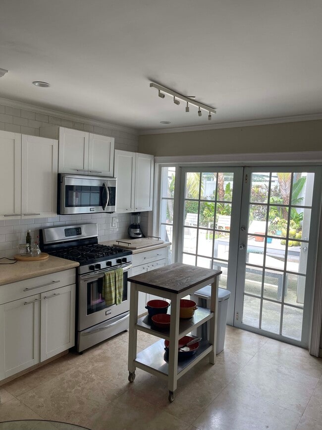 Building Photo - 3203 Marine Dr