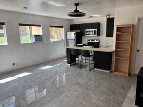 Building Photo - 1121 Buena Vista Ave