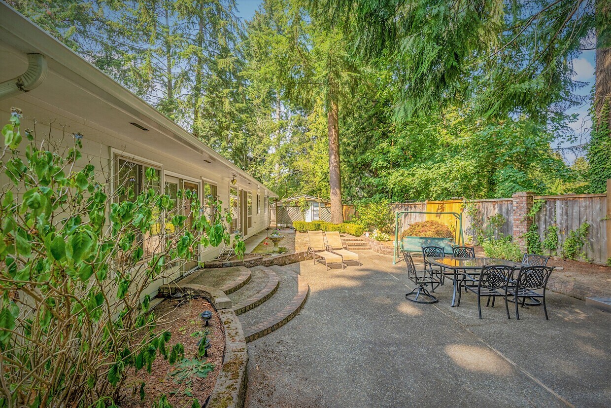 12816 NE 68th St, Kirkland, WA 98033 House Rental in Kirkland, WA