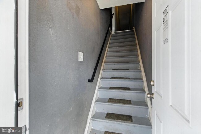 Building Photo - 1618 S 56th St