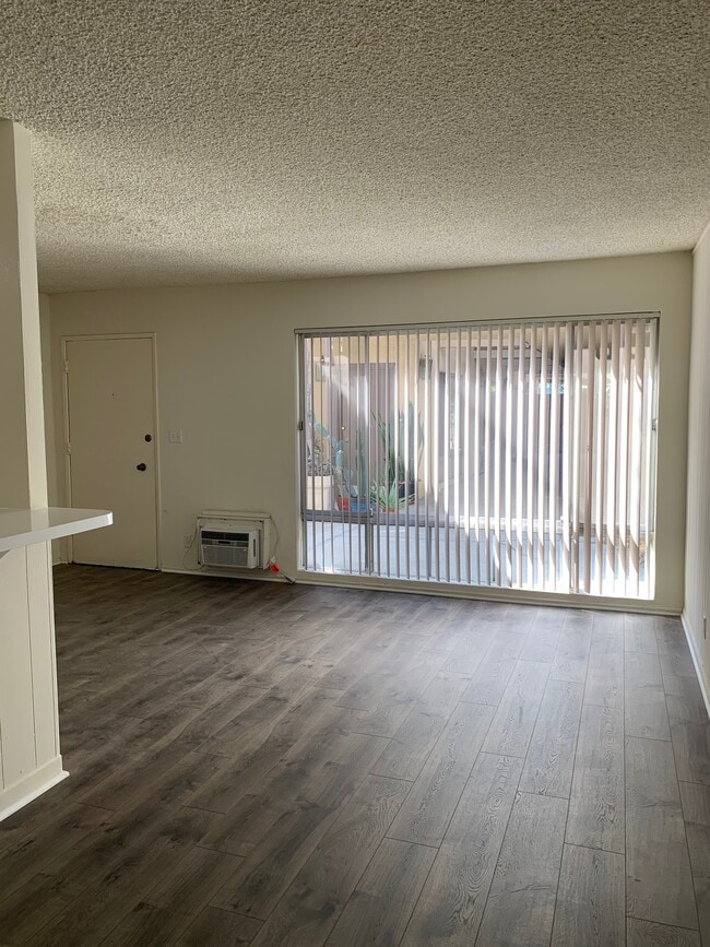 Building Photo - 1140 N Clark St