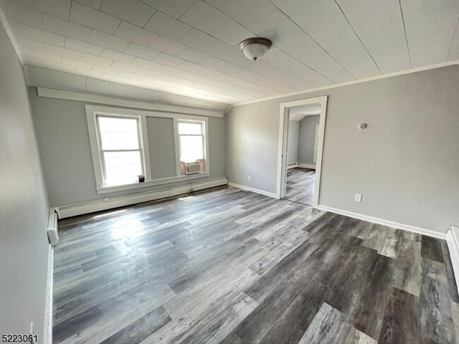 Building Photo - 27 Catherine St