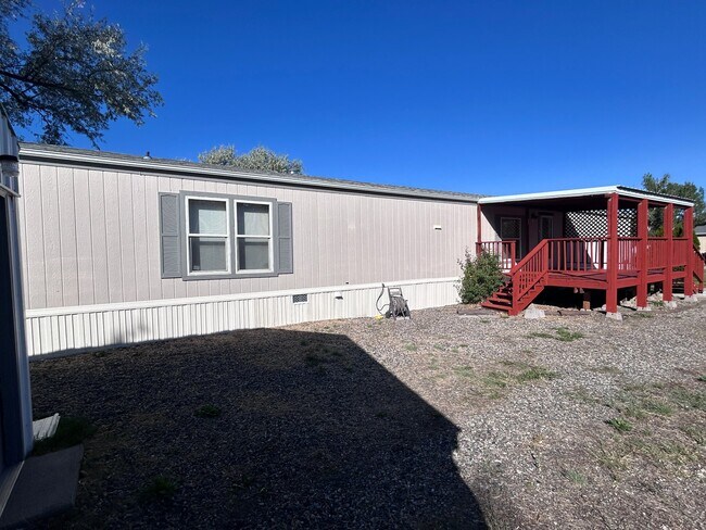 Building Photo - 2706 Topeka Dr