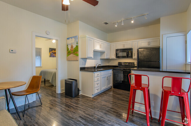 1BR, 1BA - 425SF_ Sala de estar - Old South Austin Apartments