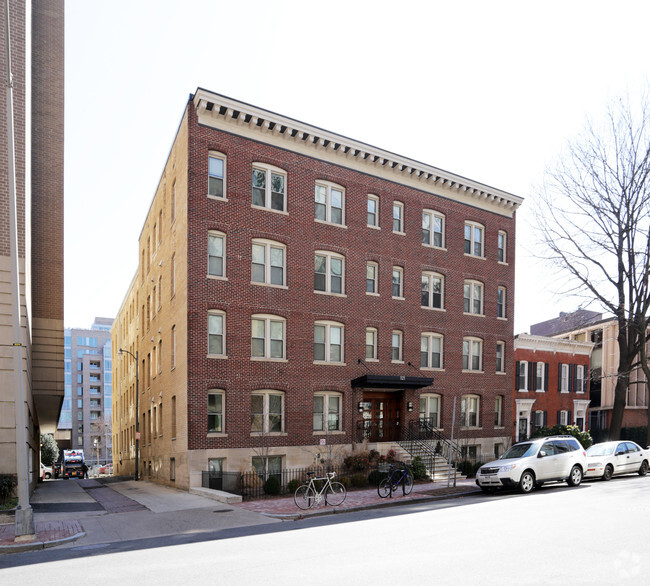 Primary Photo - West End Flats