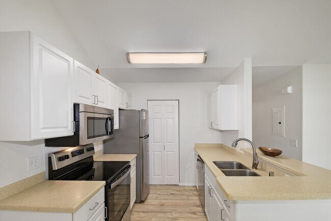 Foto del edificio - Fully Furnished 2-Bed/2-Bath Condo in Alii Lani