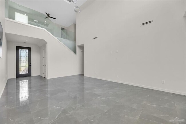 Building Photo - 2213 Corales St
