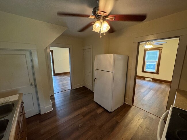 Building Photo - SINGLE FAMILY HOME MOVE IN READY