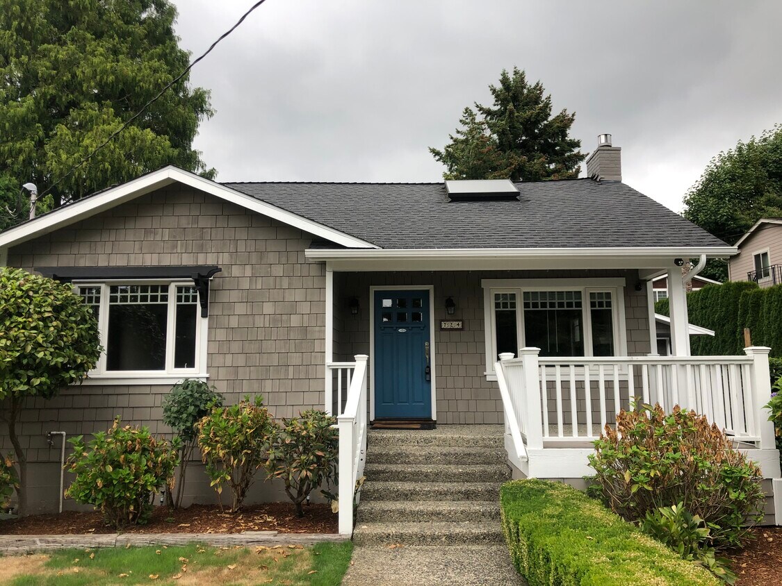 Primary Photo - 724 16th Ave W