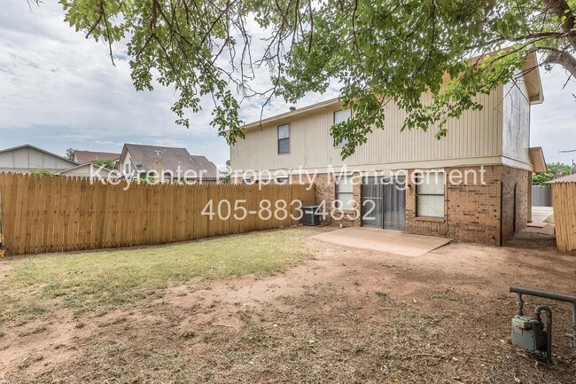 Building Photo - Beautiful 2BD/2.5 BTH Home Right off of NW Expressway and Shopping Areas