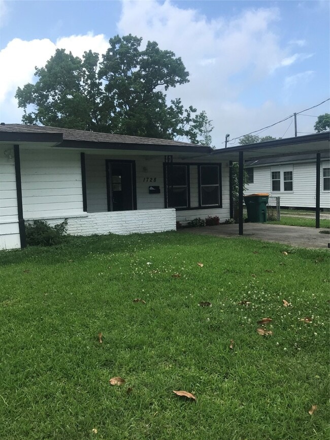 Building Photo - 1728 Kansas St