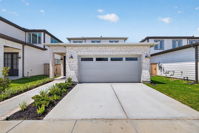 Foto del edificio - 702 Sonfield Dr