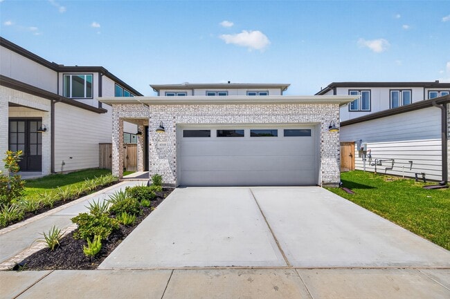 Building Photo - 704 Sonfield Dr