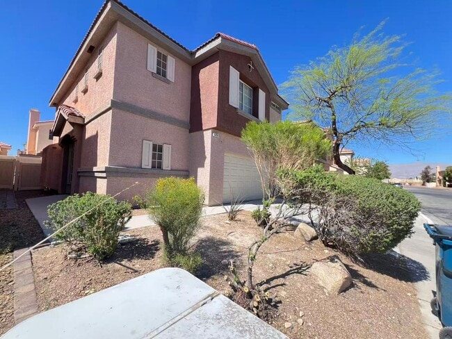 Building Photo - Beautifully updated home