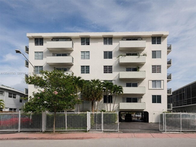 Building Photo - 8024 Tatum Waterway Dr