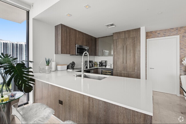 Building Photo - 1080 Brickell Ave
