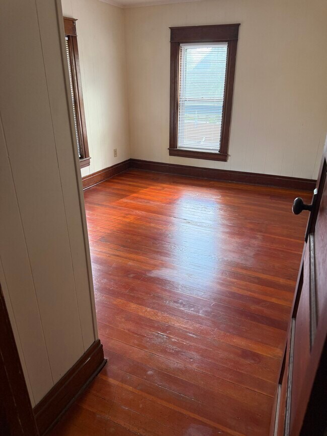 Bedroom 10x10 - 229 Bay Rd