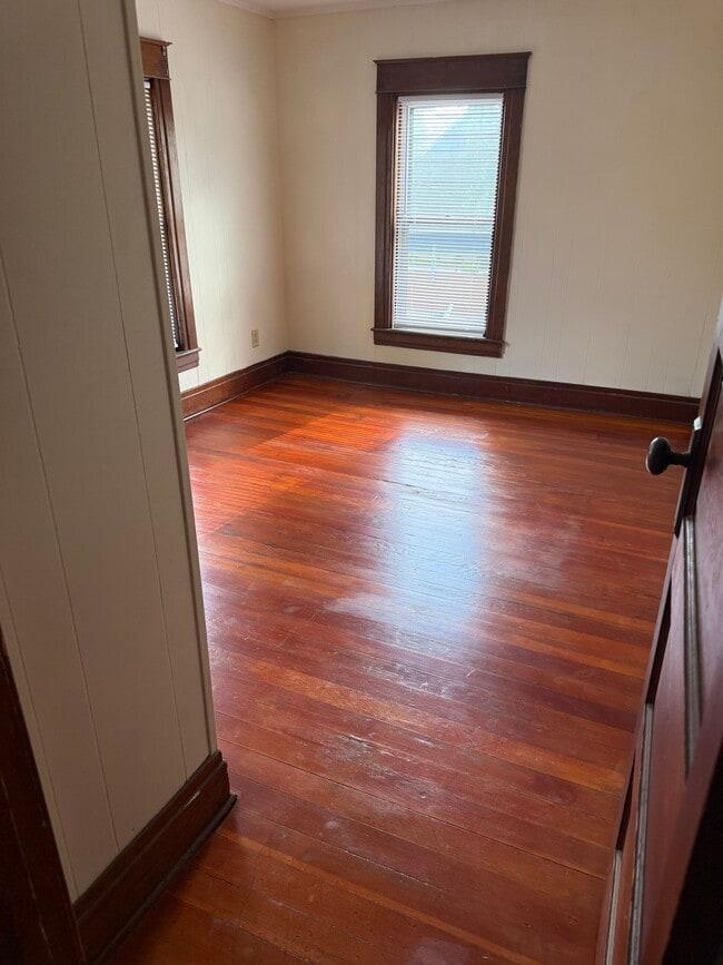 Bedroom 10x10 - 229 Bay Rd