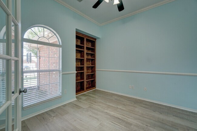 Building Photo - 240 Stonebrook Ln