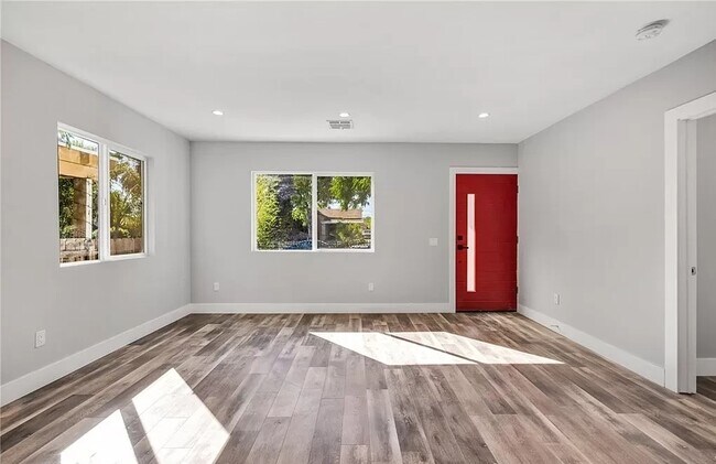 Building Photo - 13106 Mercer St