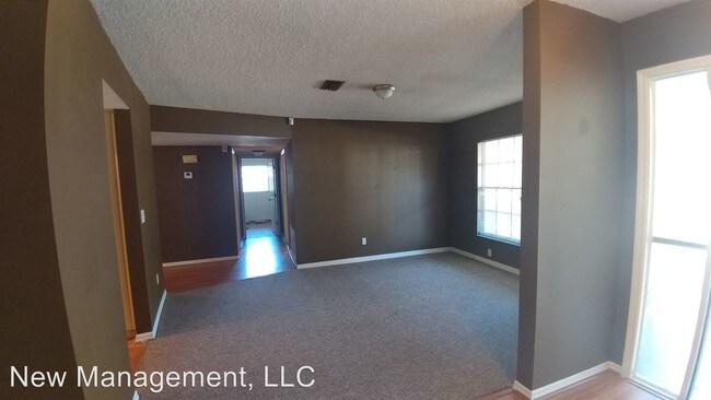 Building Photo - 7911 Shore Bluff Ct