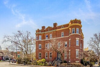 Building Photo - 226 4th St NE