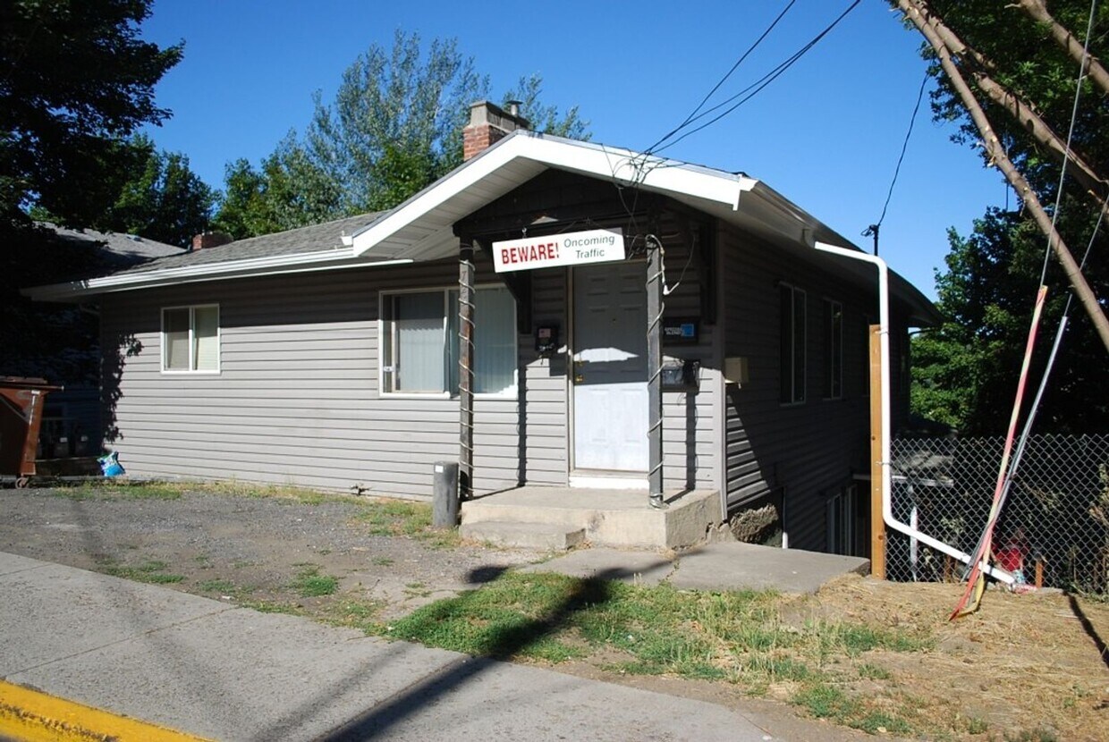 Primary Photo - 725 NE Maple Street