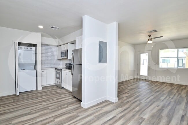 Building Photo - 312 N Hartford St