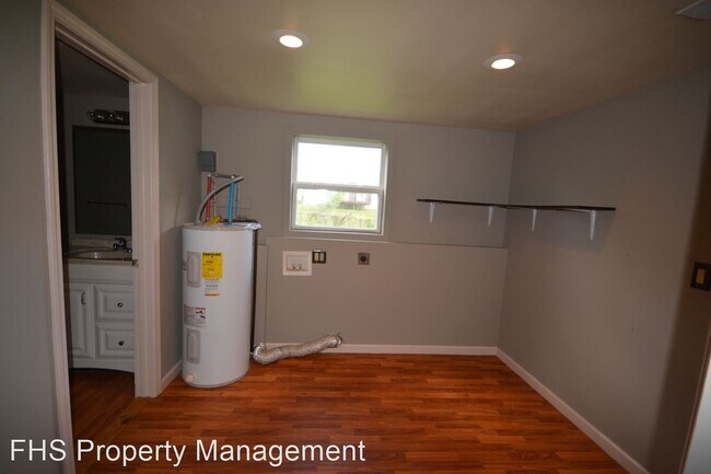 Building Photo - 2 br, 1 bath House - 2837 W Olive Street