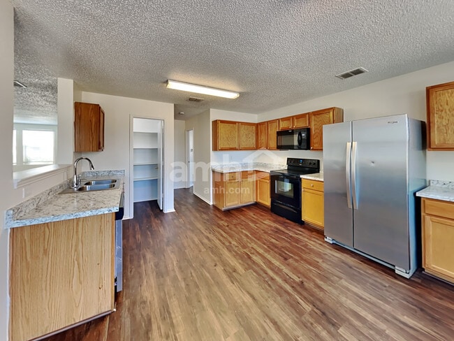 Building Photo - 14847 Canyon Ridge Dr