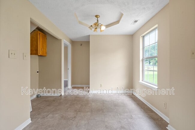 Building Photo - 2080 Carneal Ln