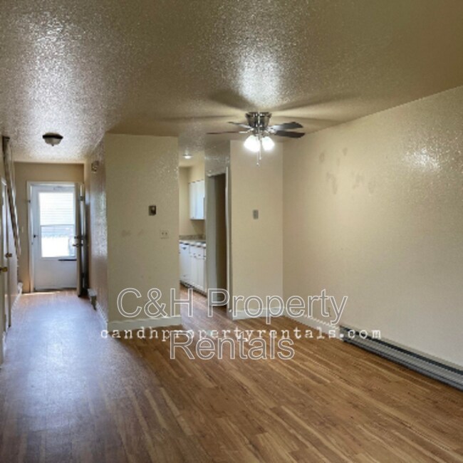 Building Photo - 405 Roxy Ln