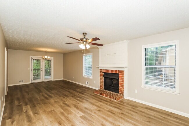 Foto del edificio - 15 Valley Brook Dr
