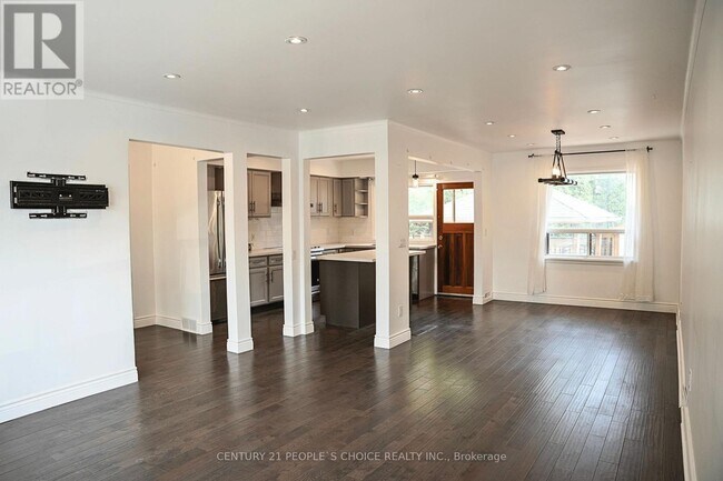 Building Photo - 7 N Heights Rd