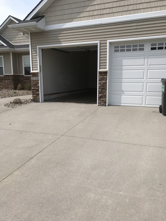 Building Photo - 2717 London Dr