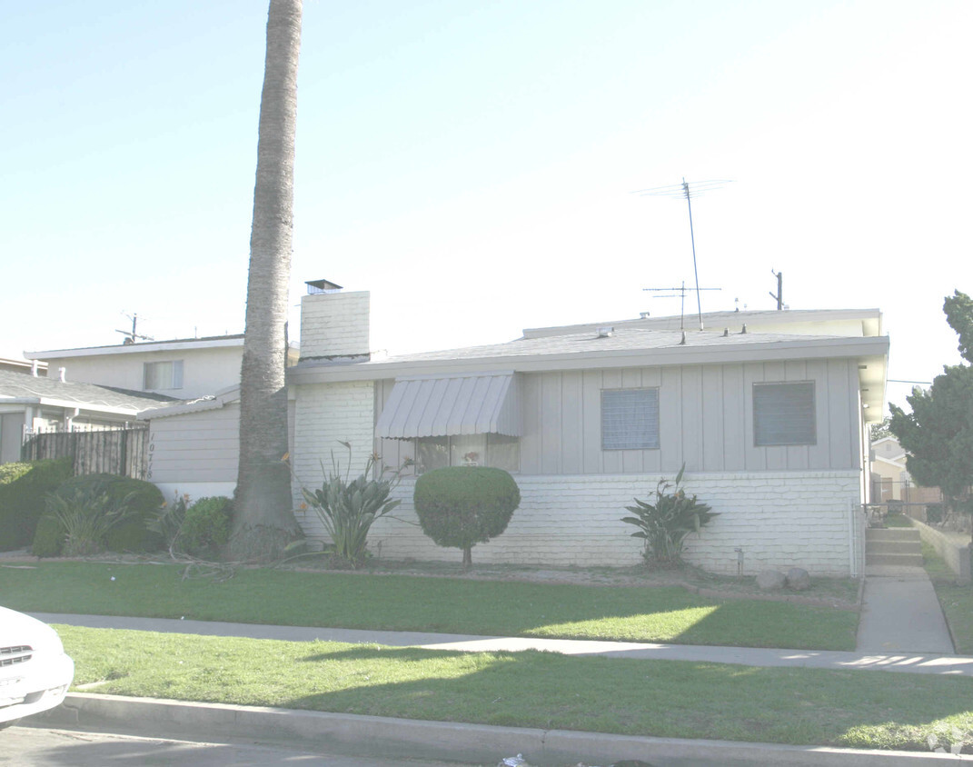 Building Photo - 10718 Crenshaw Blvd