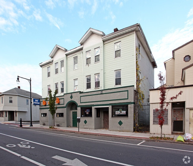 Millbury Street Apartments & Sports Bar Alquileres en Worcester, MA